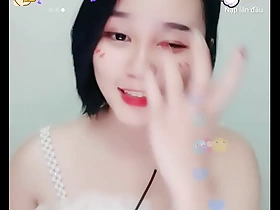 Pretty short-haired doll on Uplive