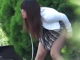 Asian babe pees abroad
