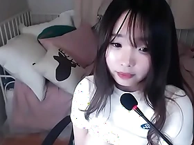 Korean generalized masturbates on cam