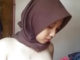 Indonesia Melayu Hijabi Horny 01