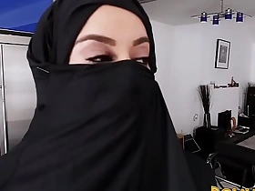 Muslim busty slut pov engulfing and riding shoo-fly words thither burka