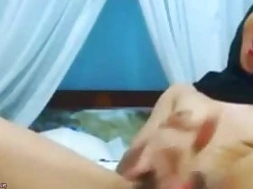 Amateur arab egypt in hijab masturbates creamy pussy to wet orgasm on webcam