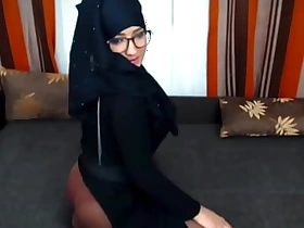 Muslimgirl - carrying-on with her pussy